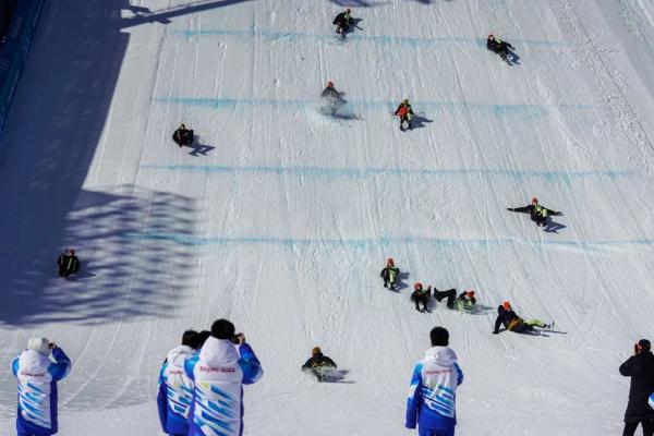 奥运会b组是哪些国家（“破冰”冬奥｜看见不一样的谷爱凌、苏翊鸣和“冰墩墩”）