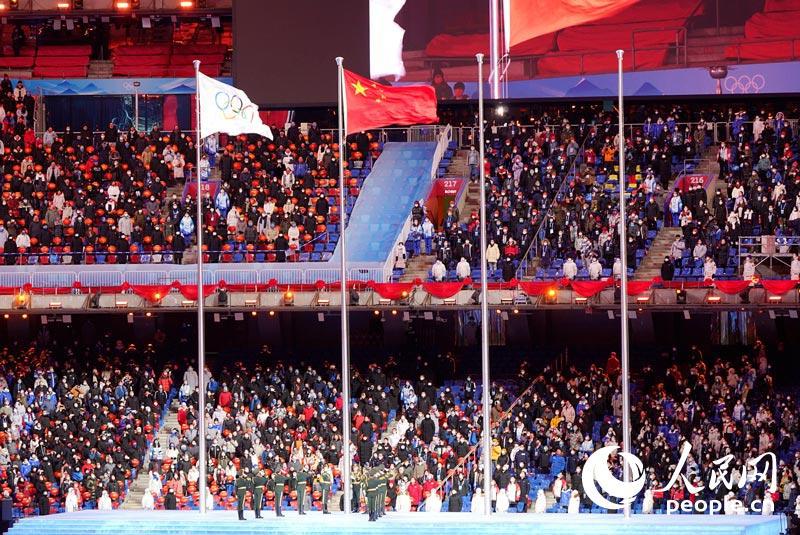 组图：北京冬奥会闭幕式 升中华人民共和国国旗、奏唱中华人民共和国国歌