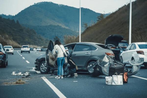 提醒：开车时听到这2种声音，马上停车别开了