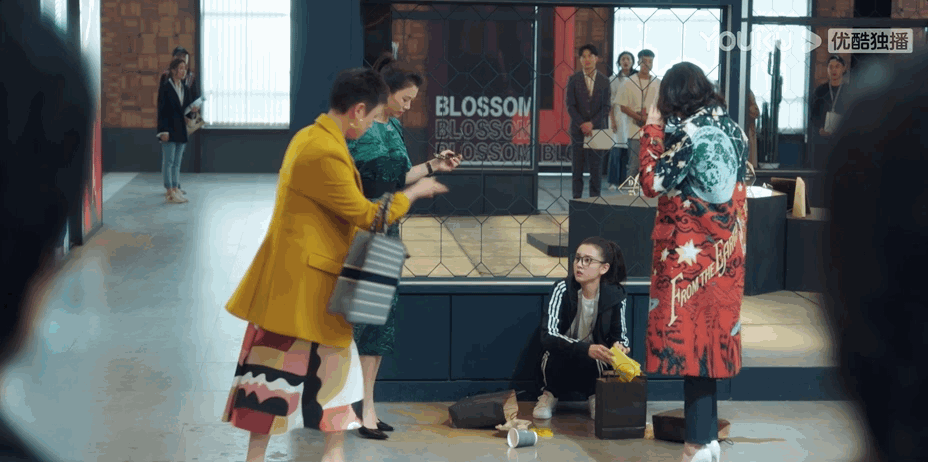 国产剧女演员都流行“带包进组”？