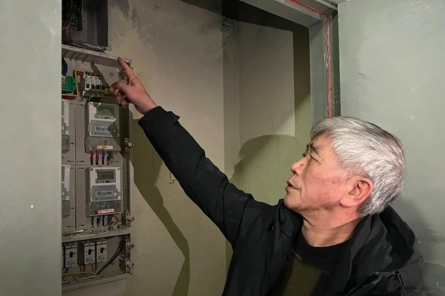 有惊无险！楼道内突发火情，幸好有他们