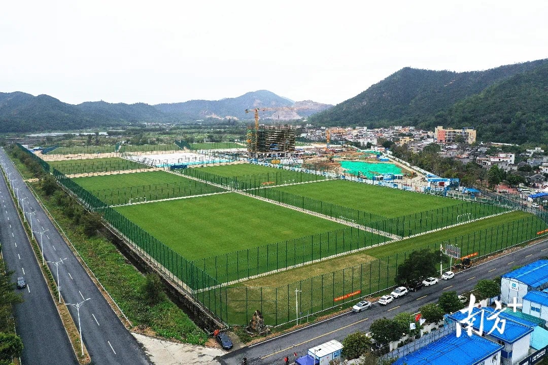 正规足球场尺寸(10个国际足联标准球场建成试运营，就在珠海这里……)