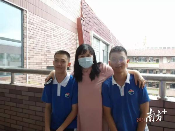 有才！深圳一老师将全班52个孩子名字串成诗，学生：太惊喜