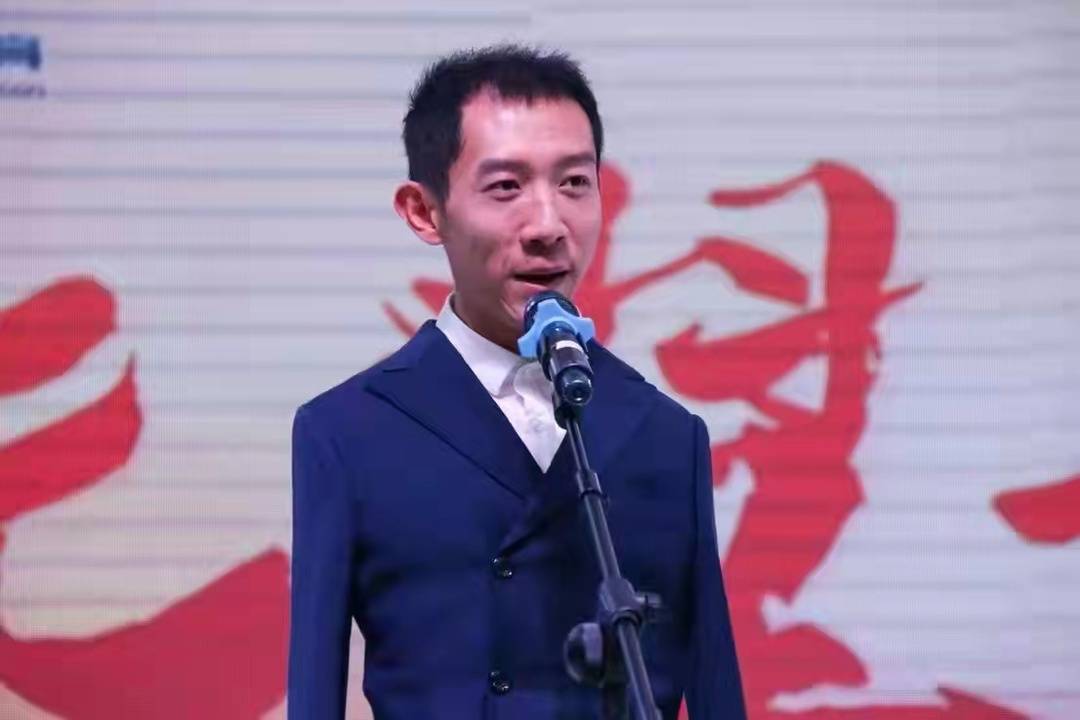 四川90后"无臂男孩"彭超通过法考,下一个目标是读博