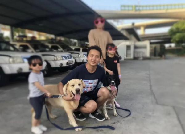 网红警犬“生米”退役了，带它10年的训导员说：“养你一辈子”