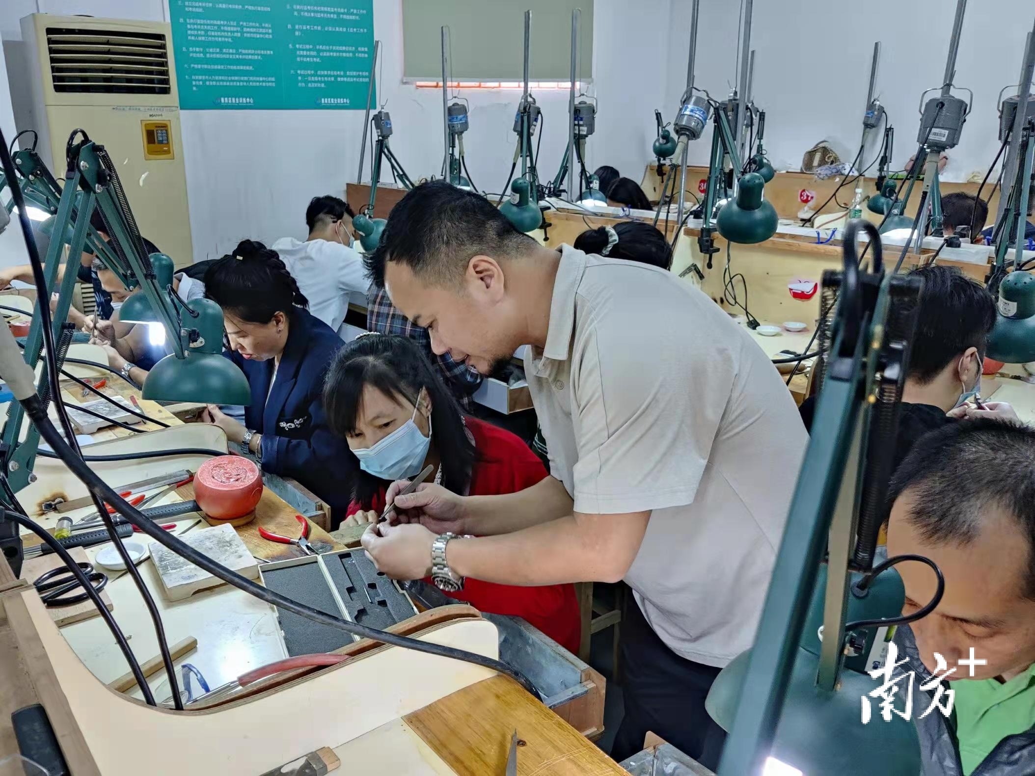 破解“技工荒”促进实体经济高质量发展，广州这个制造业强区出手了