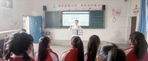 为什么要唱校歌（一个学生在学校唱的一首歌）