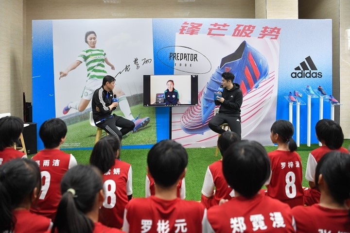 新锐足球队(锋芒破势，打破不可能！阿迪助力元宝小学女子足球队走出大山)