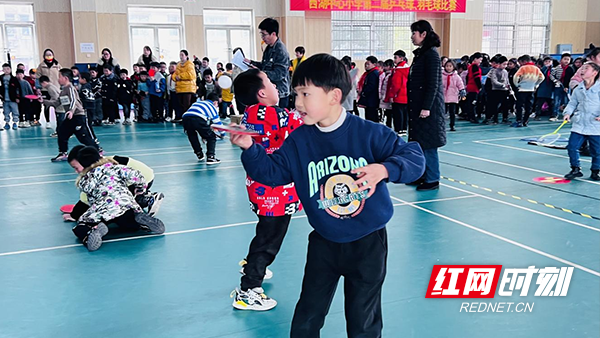 吉尼斯世界纪录羽毛球颠球多少个（常德西湖：落实“双减”“乒羽”出精彩）-华海博客