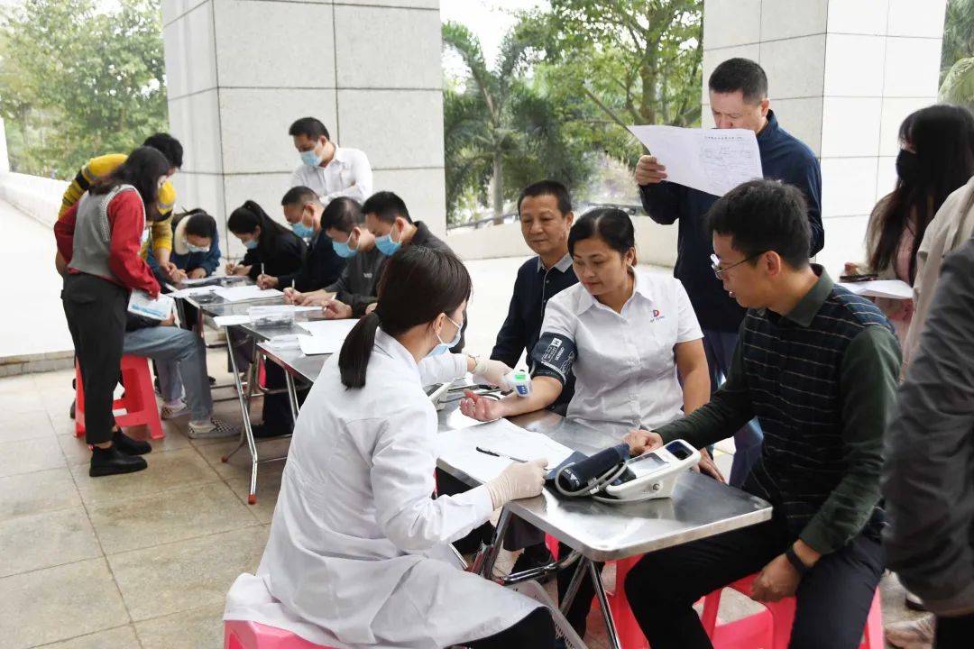海南省人民检察院开展“红心永向党 热血献爱心”无偿献血活动
