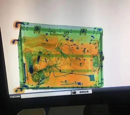 飞机上不能携带的物品,飞机上不能携带的物品清单
