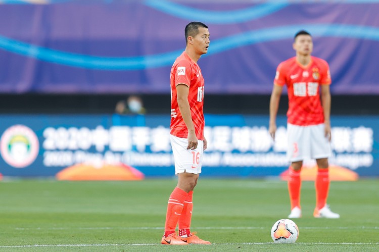 足球比赛换球员入场在哪里（广州队今日迎开放日，教练组成员黄博文、张成林加入训练）-华海博客