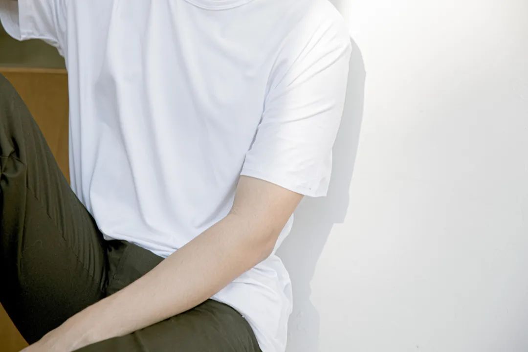 社计部纯白T恤69元3件！夏日养眼基础款，轻薄不透不闷汗，久穿不腻，百搭时尚，水洗不变形