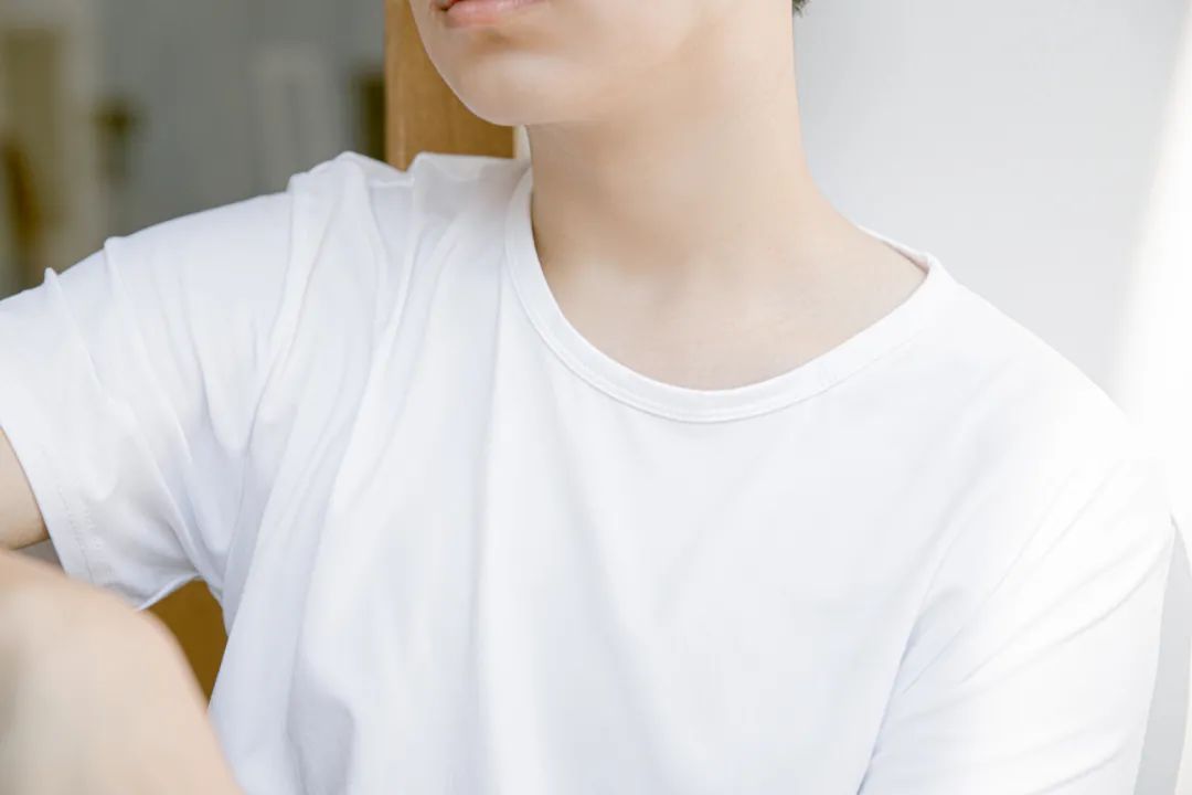 社计部纯白T恤69元3件！夏日养眼基础款，轻薄不透不闷汗，久穿不腻，百搭时尚，水洗不变形