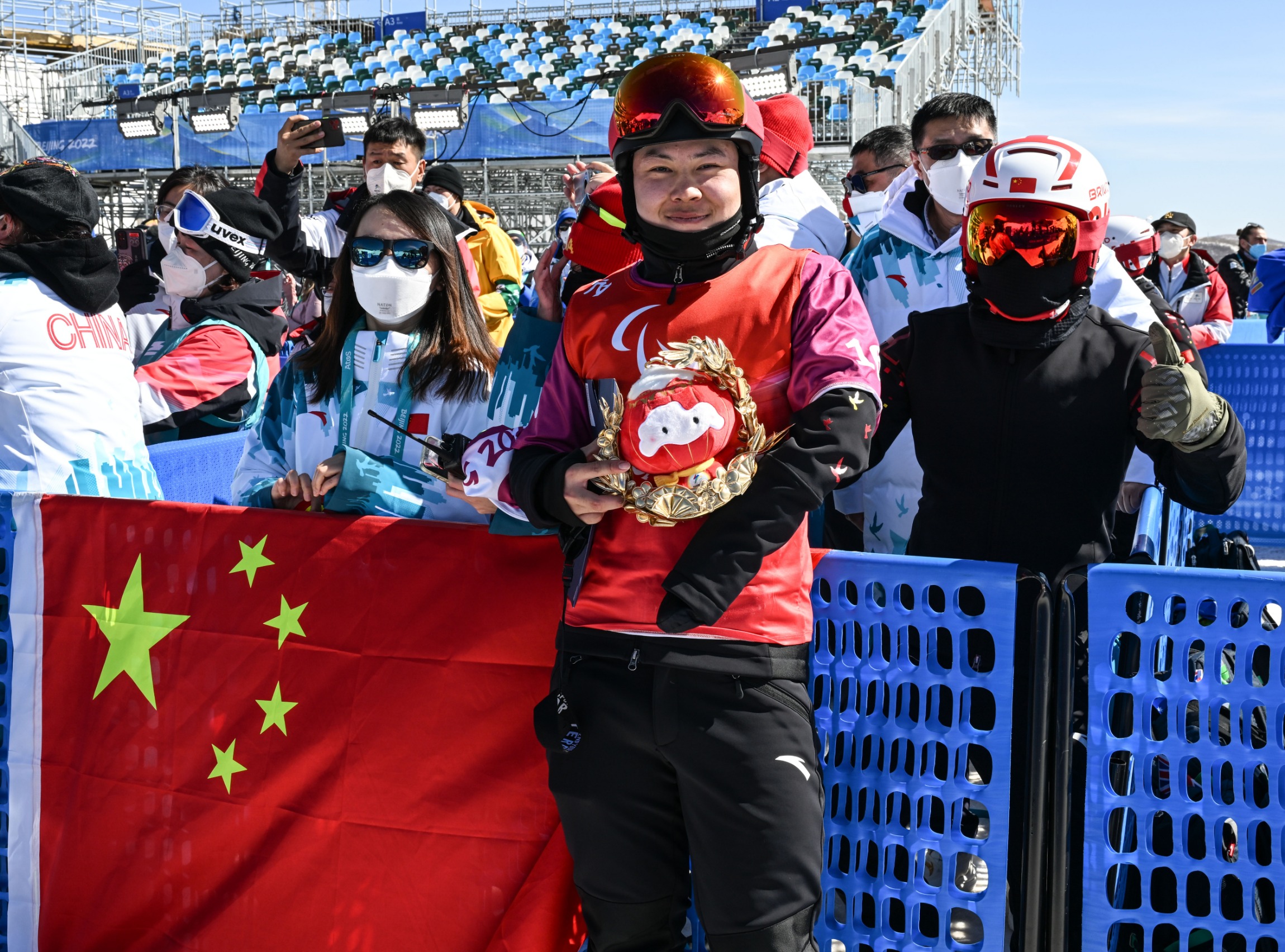 世界杯历史冠亚季殿军(北京冬残奥会·人物｜特写：洁白冰雪映照四面五星红旗)