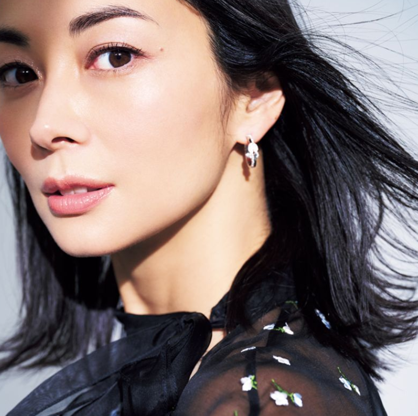 伊東美咲凍齡美貌人氣再燃 能否正式複歸娛樂圈 天天看點