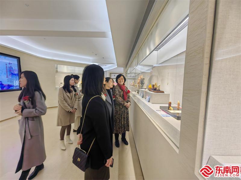 “如沐春风遇见美好”第二届女雕刻家作品展开幕