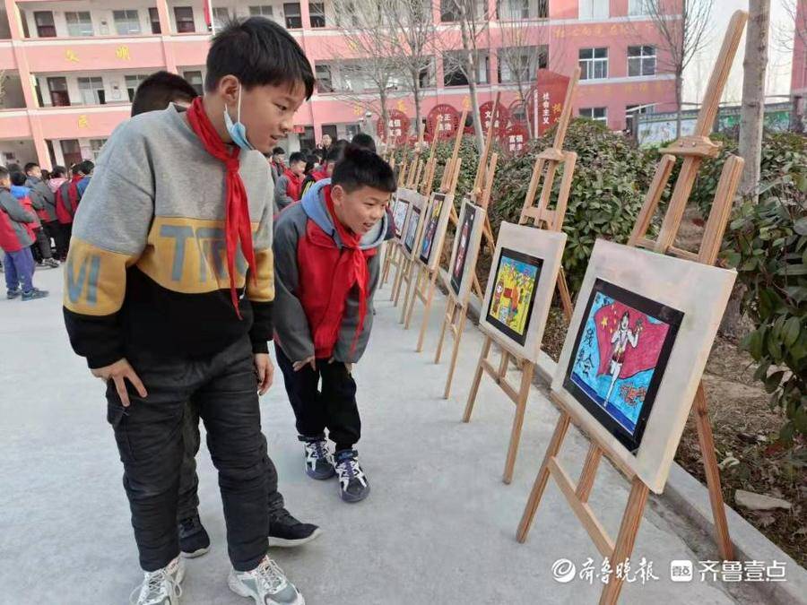 菏泽经济开发区陈集镇保宁小学举办美术作品展(图1)