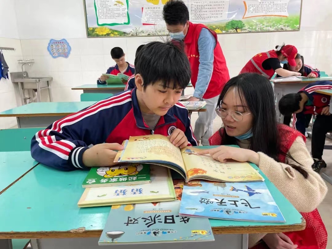 情暖童心与爱同行文章