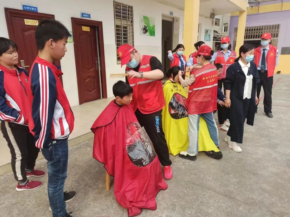 情暖童心与爱同行文章