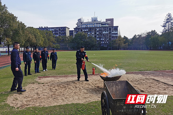 株洲市九方中学开展保安技能培训(图1)