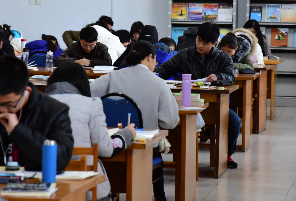 热搜第一！457万人考研，300万人落榜，报考数比去年多80万！如何解决？委员这样建议……