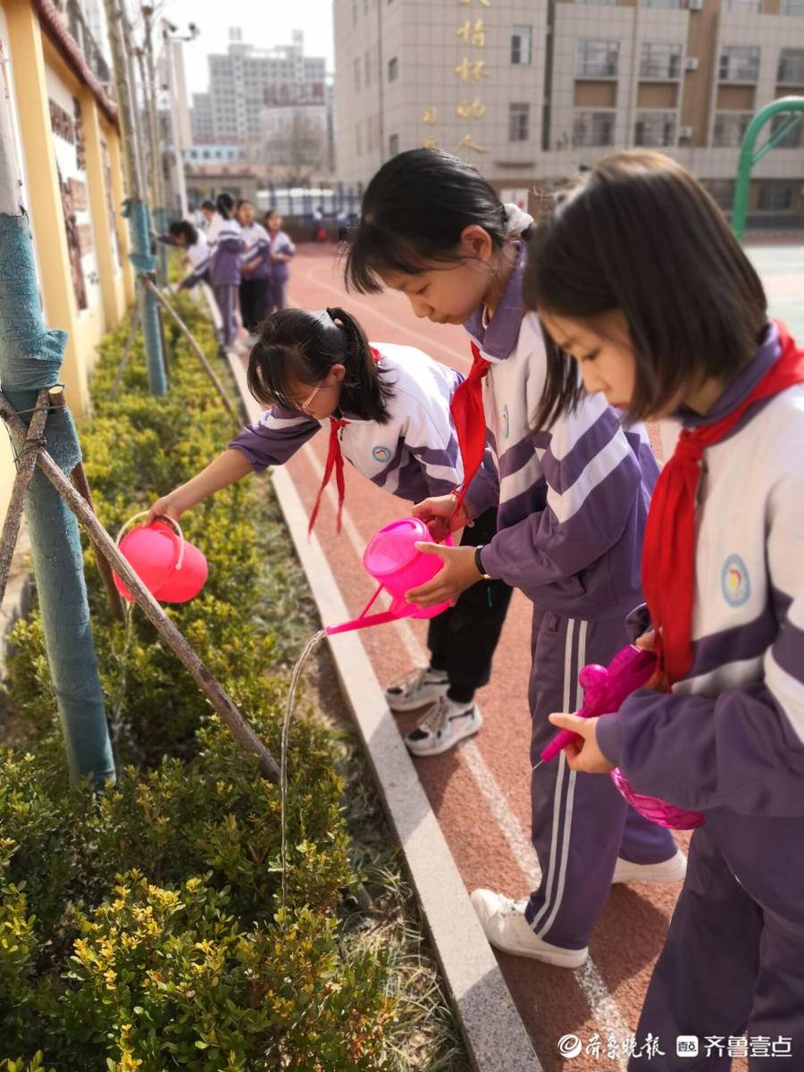 东昌府区阳光小学:植树节树木认养活动(图2)