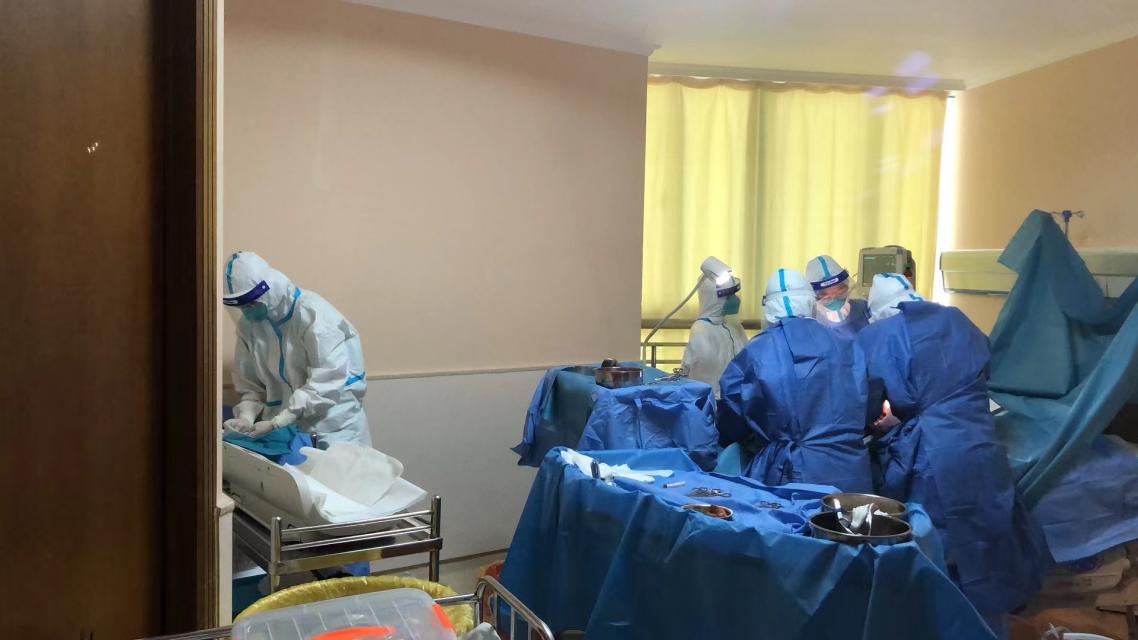 为“次密切”产妇分娩，为ICU重症老人送上“最好的药”！疫病下上海医院启动了“非常”预案，温情照顾病人