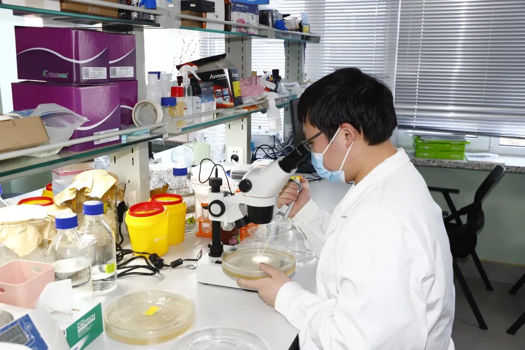 同舟共济，海大是家！