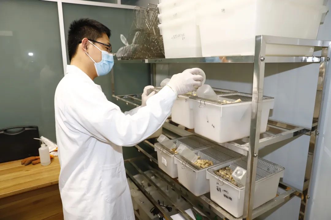 同舟共济，海大是家！