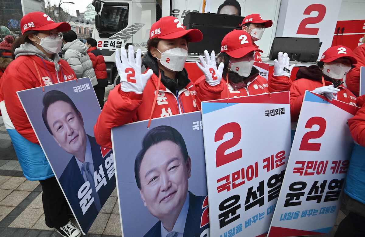 韩国总统选举后，李在明说“尹锡悦被难题包围，李在明得到了机会”。
