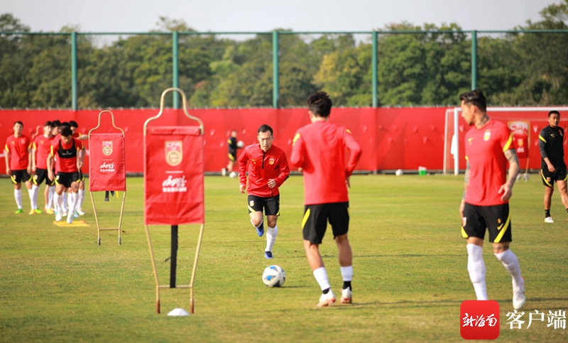 海口足球世界杯(国足海口热身赛2：0战胜U23国足 17日启程前往阿联酋挑战沙特队)