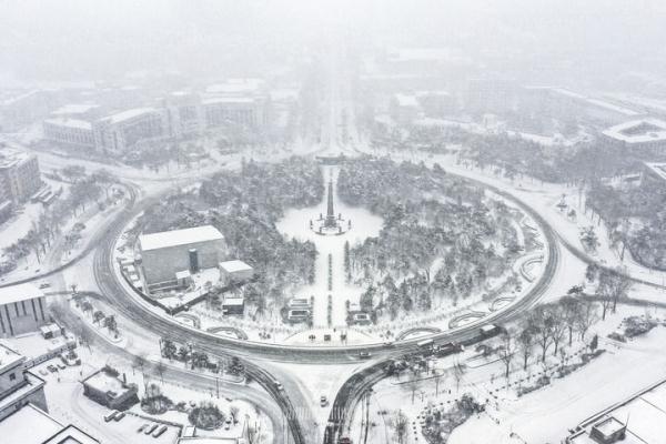 风雪中的长春，抗疫正在进行