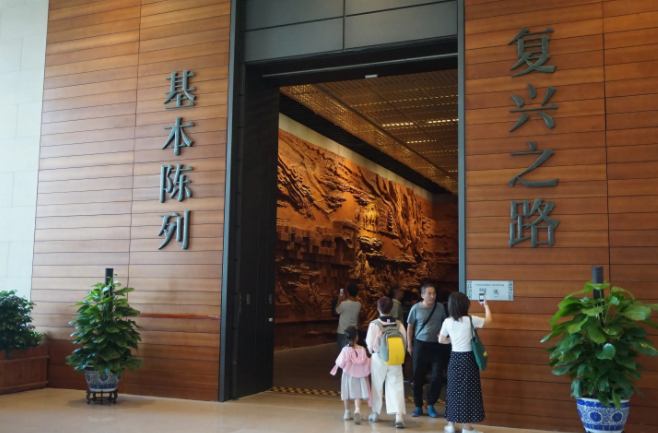 合集来了！人民日报论更加坚定走“必由之路”的自信