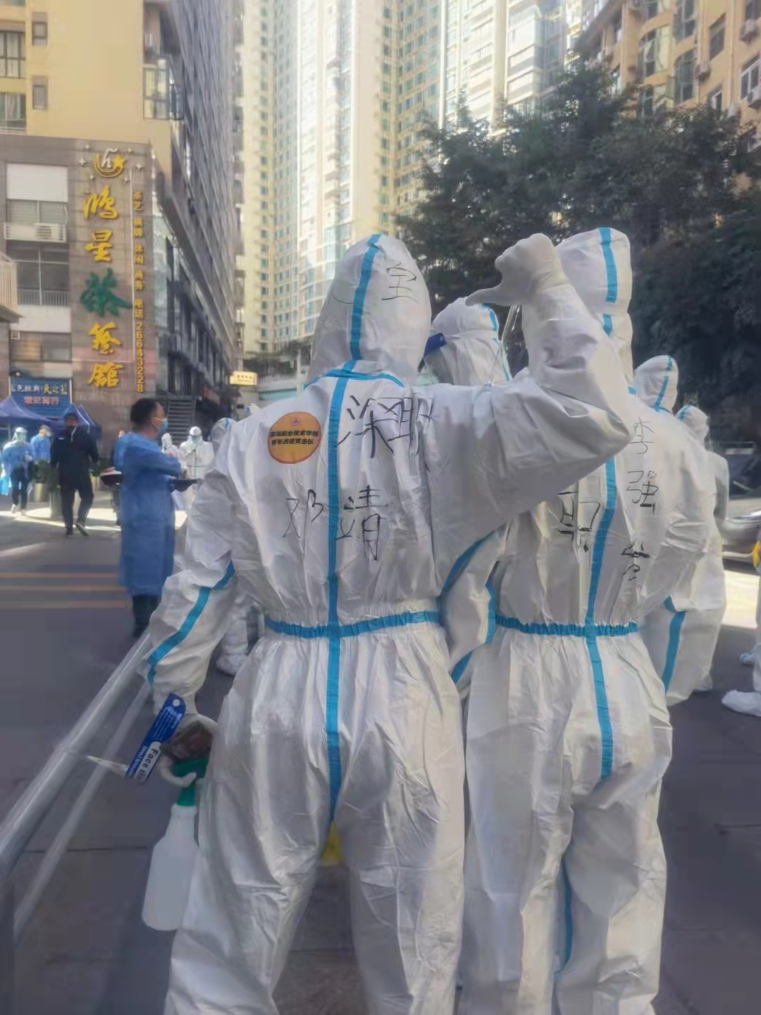 从“大学生”化身“大白”，深圳高校首支青年战疫突击队赶赴抗疫一线