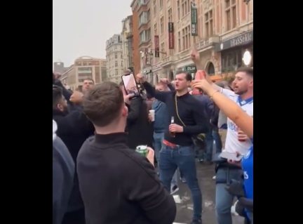 切尔西阿布太狠了（不服气：切尔西球迷继续喊阿布，唱歌嘲讽英国首相）-趣拿体育