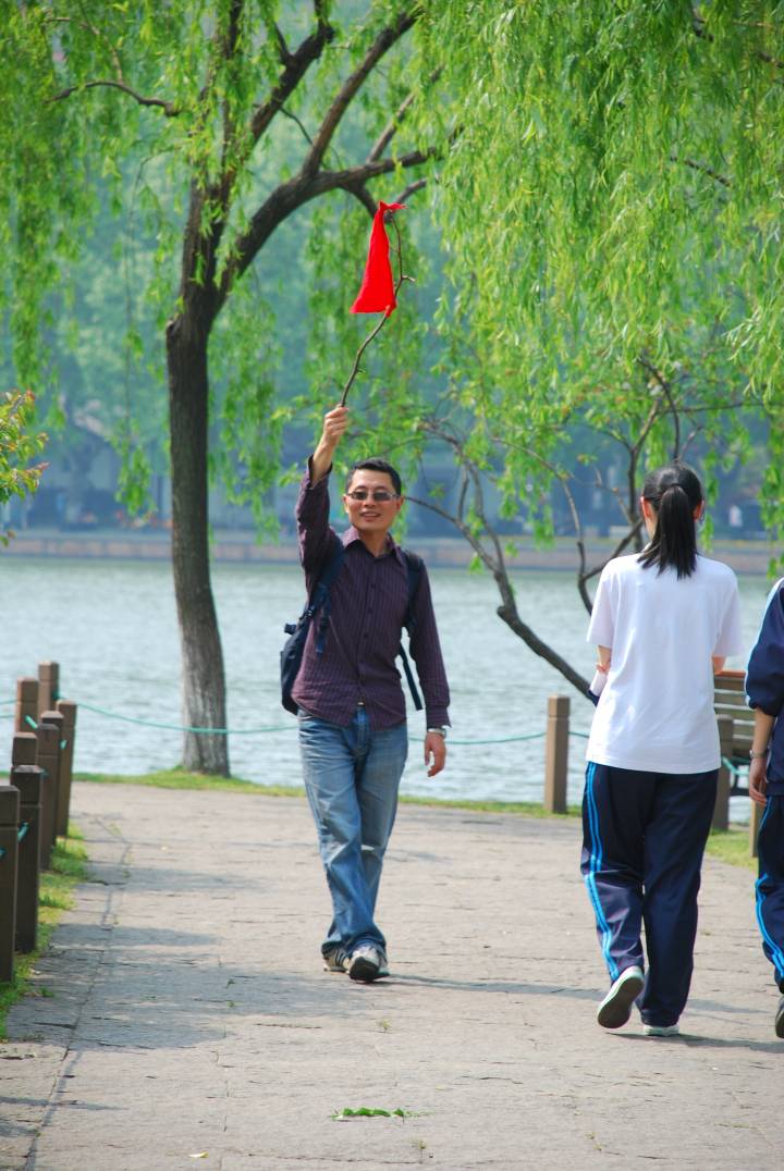 诗词大会·名师观察员 | 说说诗词里的“时间观念”，高老师给每天配一首诗