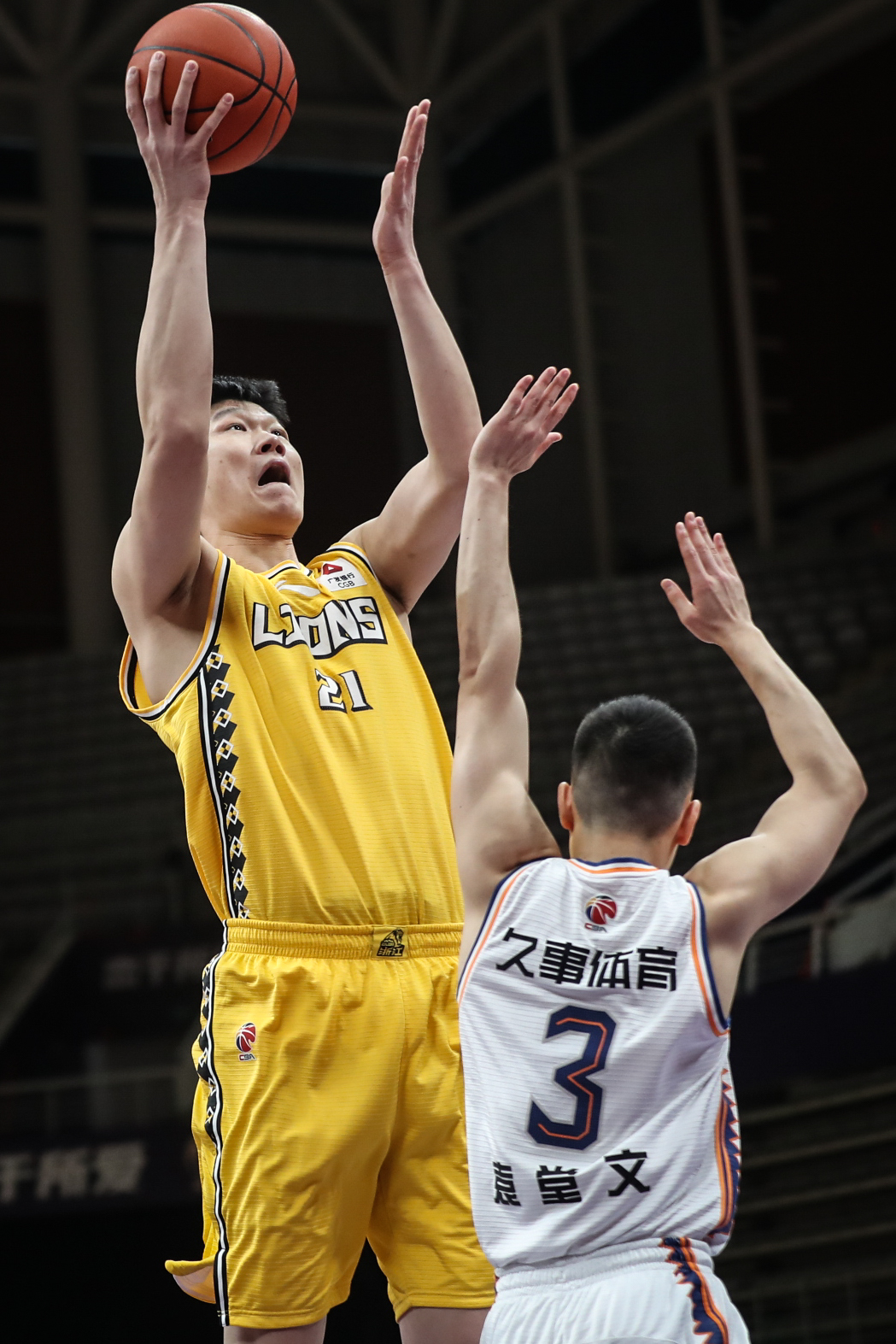 2021CBA最有价值球员(胡金秋当选2021-2022赛季CBA联赛常规赛最有价值球员)