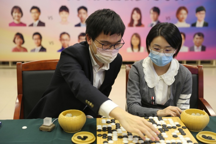 围棋世界杯比赛新闻(中日友好双人围棋赛收枰，中国组合3比1胜出)