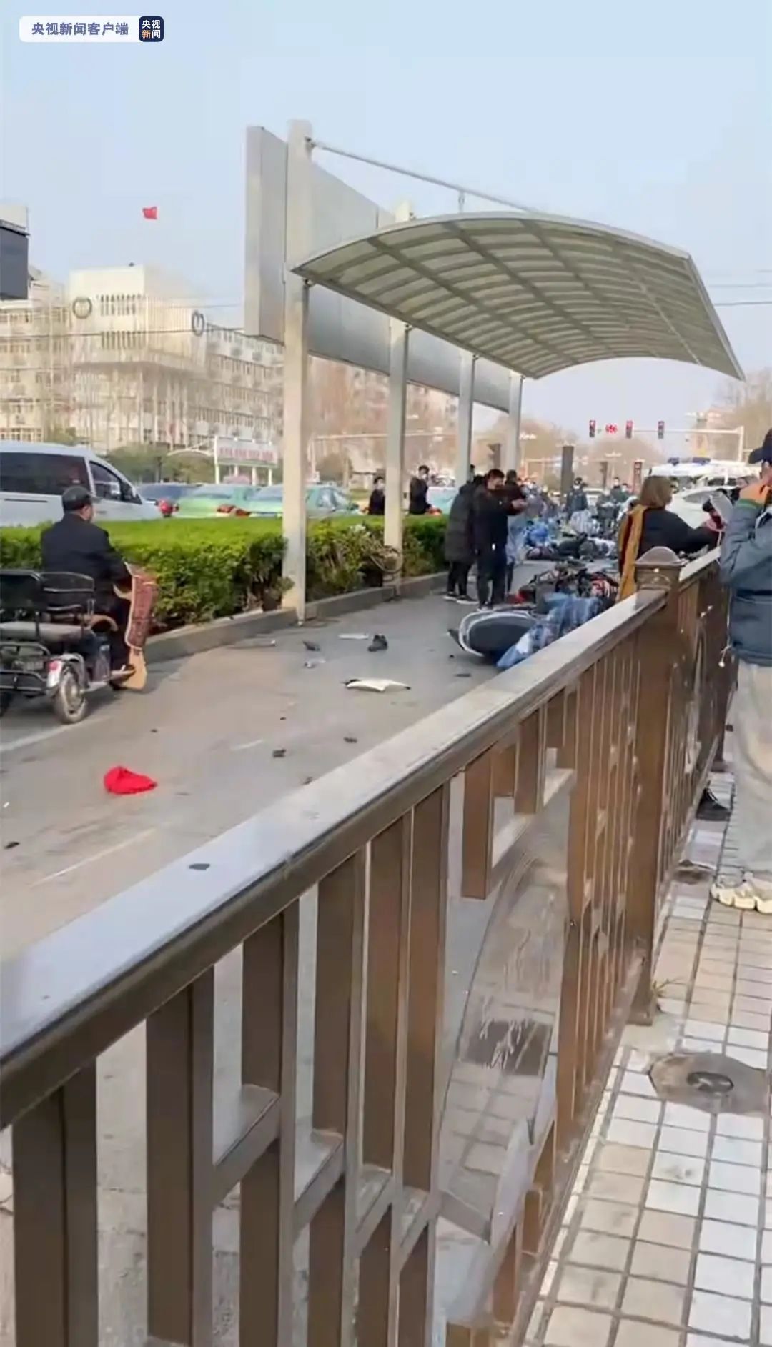 河北邯郸警方通报“轿车冲撞人群”：14人受伤，肇事司机被当场控制