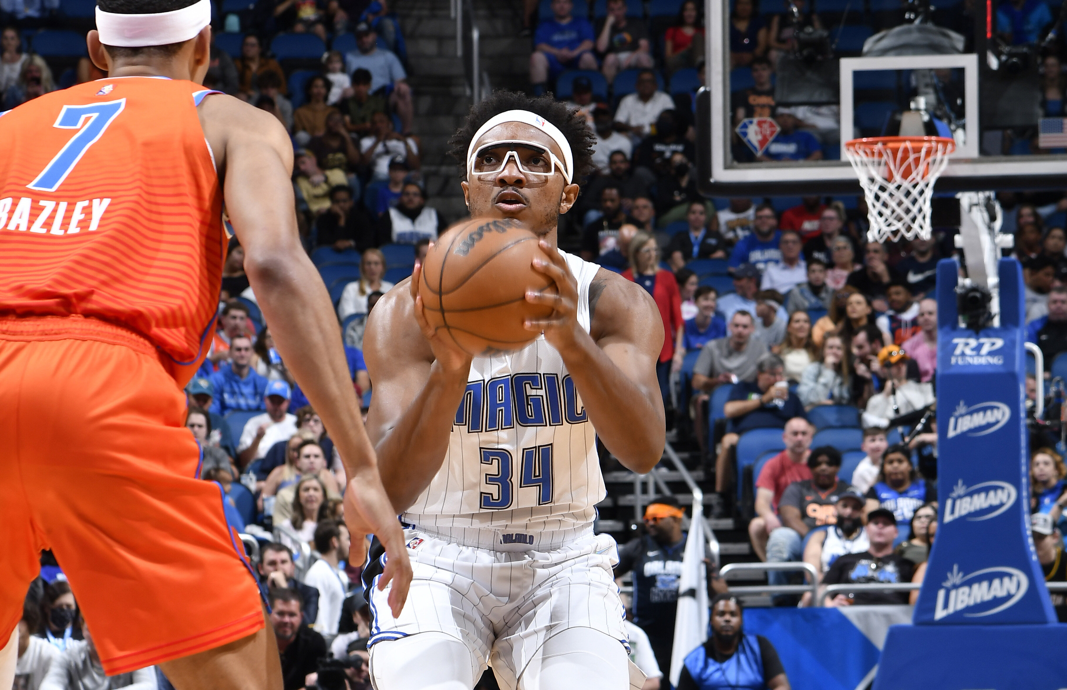 小卡特生涯新高30分（小卡特30+16贝兹利18分 魔术主场胜雷霆）-趣拿体育