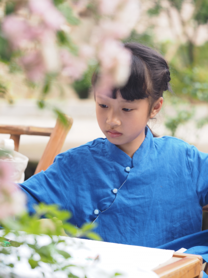 夏日晚风吹出诗 路灯下漫步也能走出诗