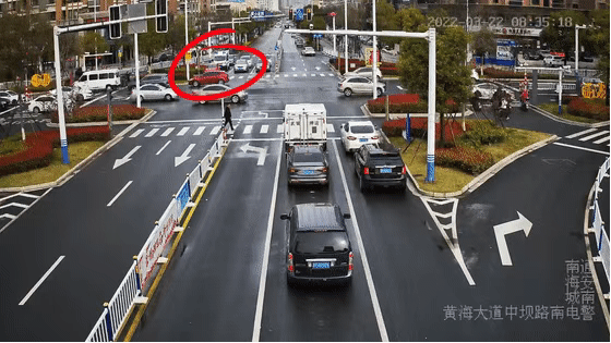 为救护车让道,为救护车让道被迫闯红灯怎么办
