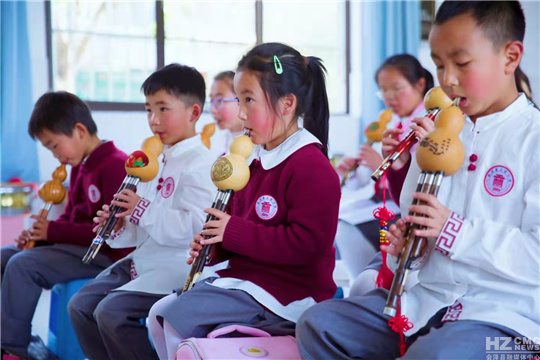 一群人打篮球的简笔画（工农小学的课后“自助餐”：55个兴趣类课后服务社团，138个兴趣班）