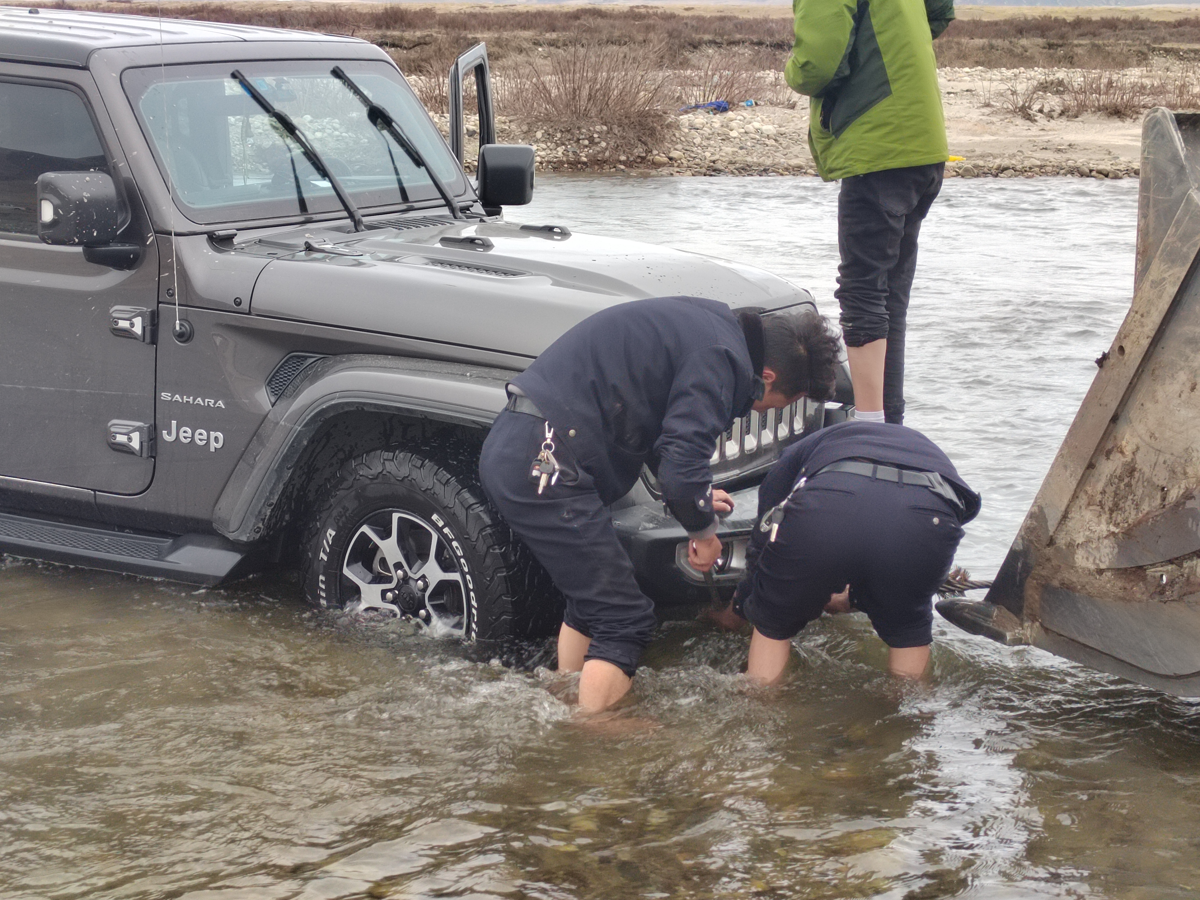 ԽҰ��������ԭ�ӵ� ����ðѩ�º�Ӫ��