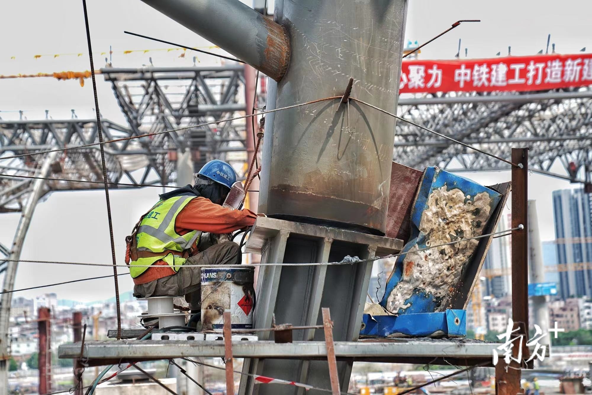 占地面积相当于4个广州南站，白云站为何是个“普速车站”？
