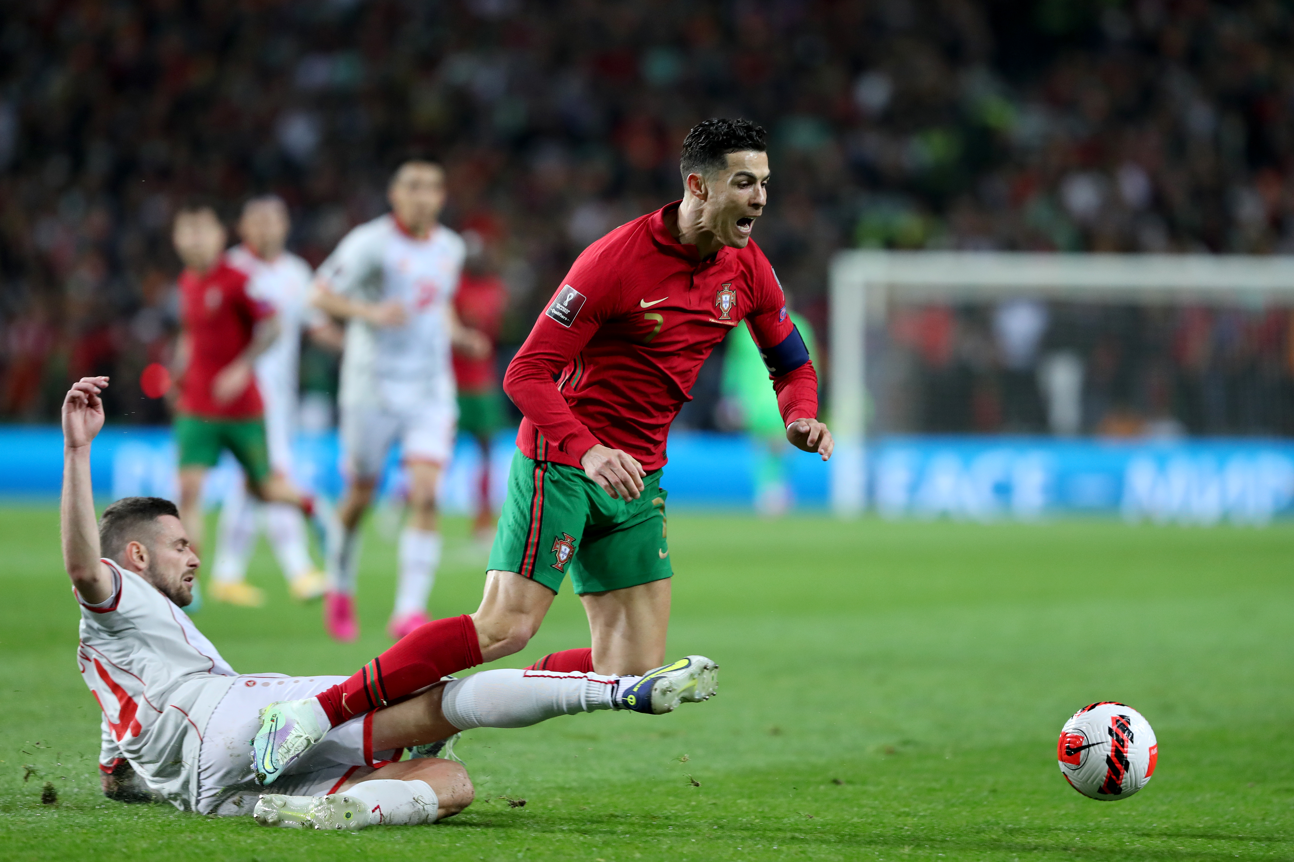 (体育)足球——葡萄牙队晋级卡塔尔世界杯决赛圈