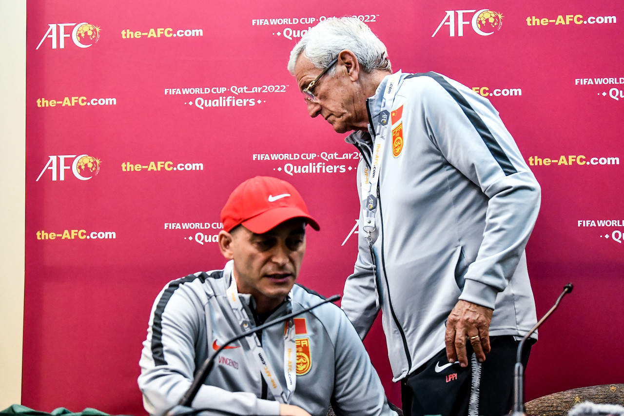 世界杯足球预选赛（回顾国足世预赛932天：换“皮”废“铁”一场空，小丑竟是我自己）-趣拿体育