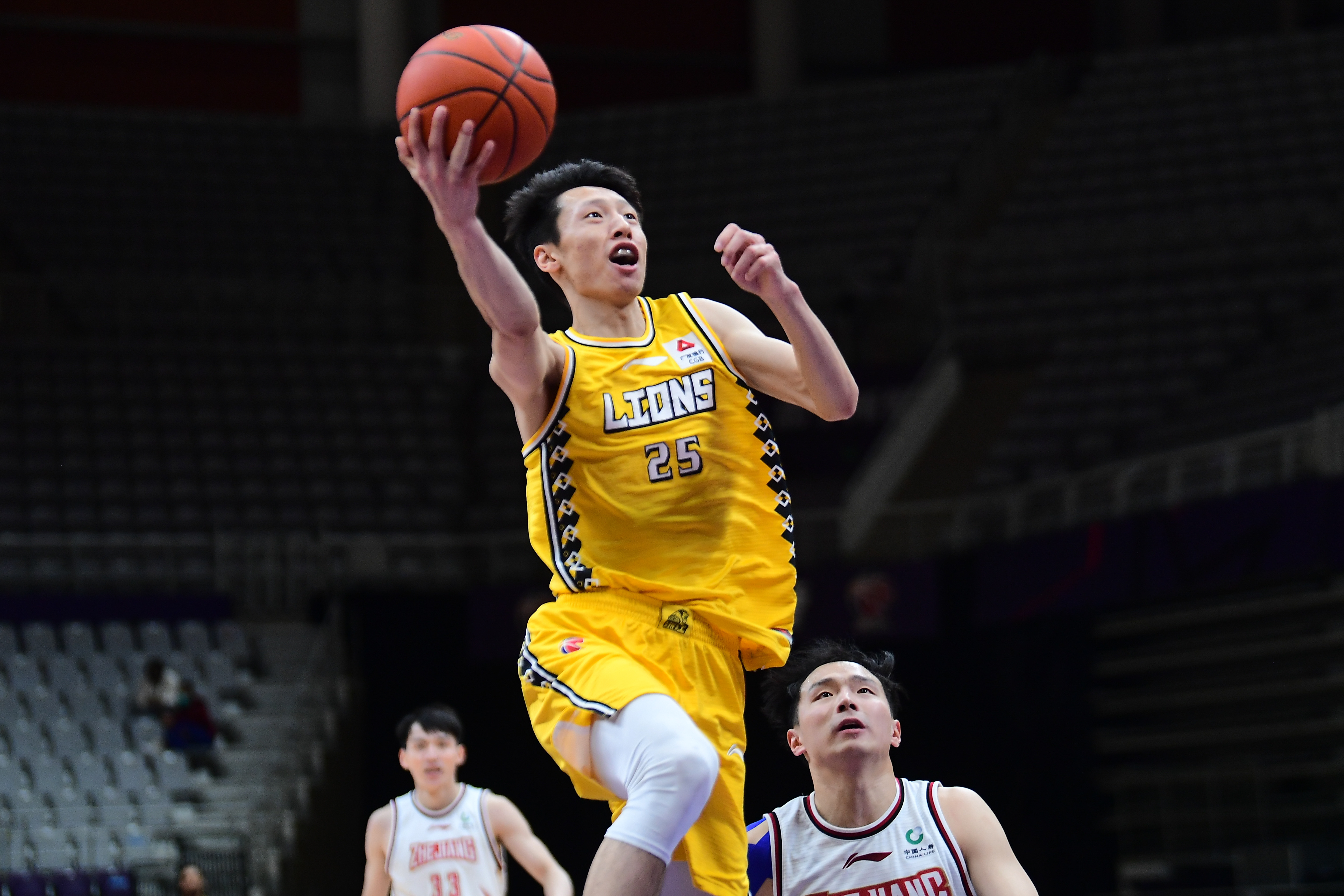 cba王博是哪里人(从“菜鸟”到CBA最佳教练，王博用15个月改变广厦男篮)