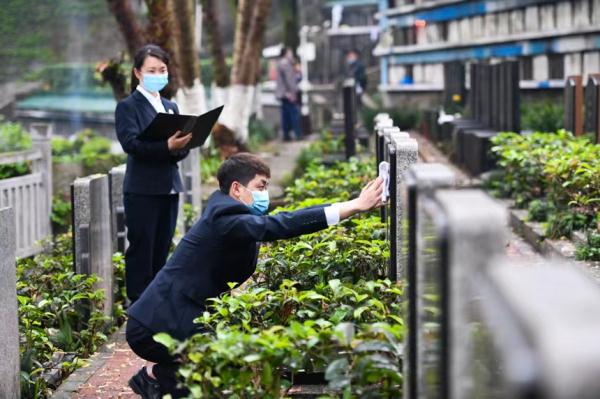 网络祭扫、代客祭扫……这个清明，“云祭祀”正流行